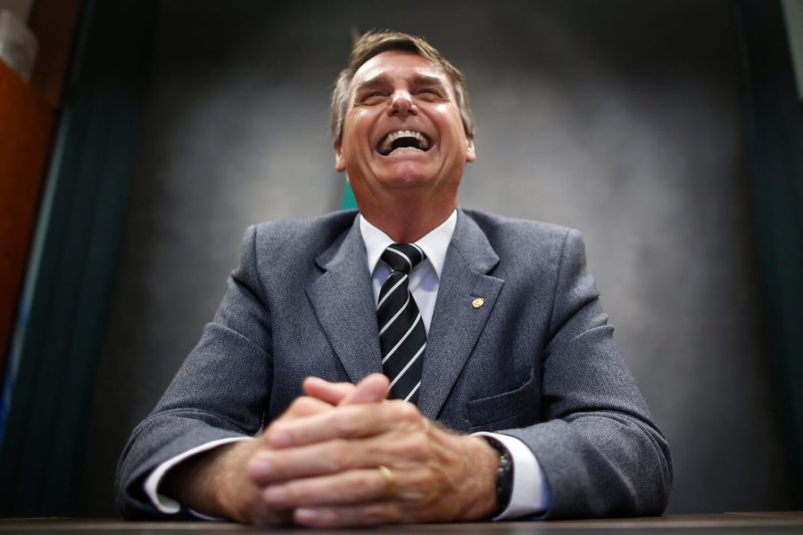 Bolsonaro, o generoso: me dá um dinheiro aí! O fim do 'mito'