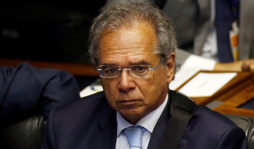 Paulo Guedes pode cair