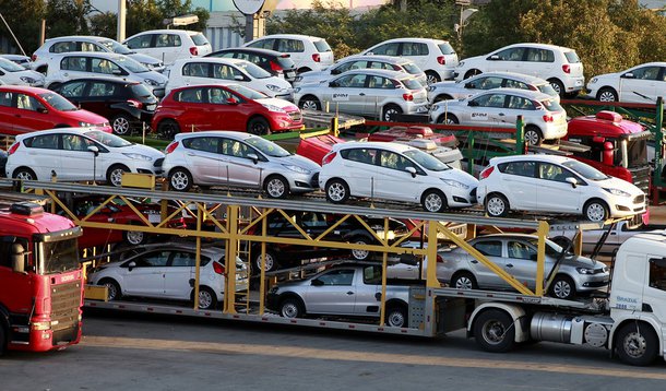 Produção de veículos despenca em novembro, diz Anfavea