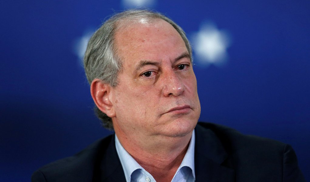 Ciro faz triste papel ao combater a Constituinte