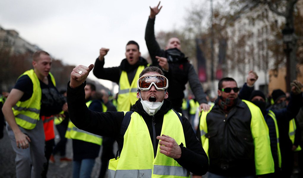 Veja quem são os 'coletes amarelos' que protestam na França