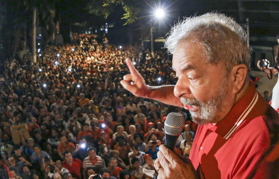 Lula dá recado para trabalhadores da Ford