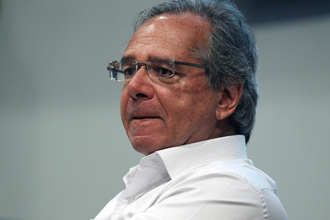 A previdência dos militares e o 'sacrifício' de Paulo Guedes