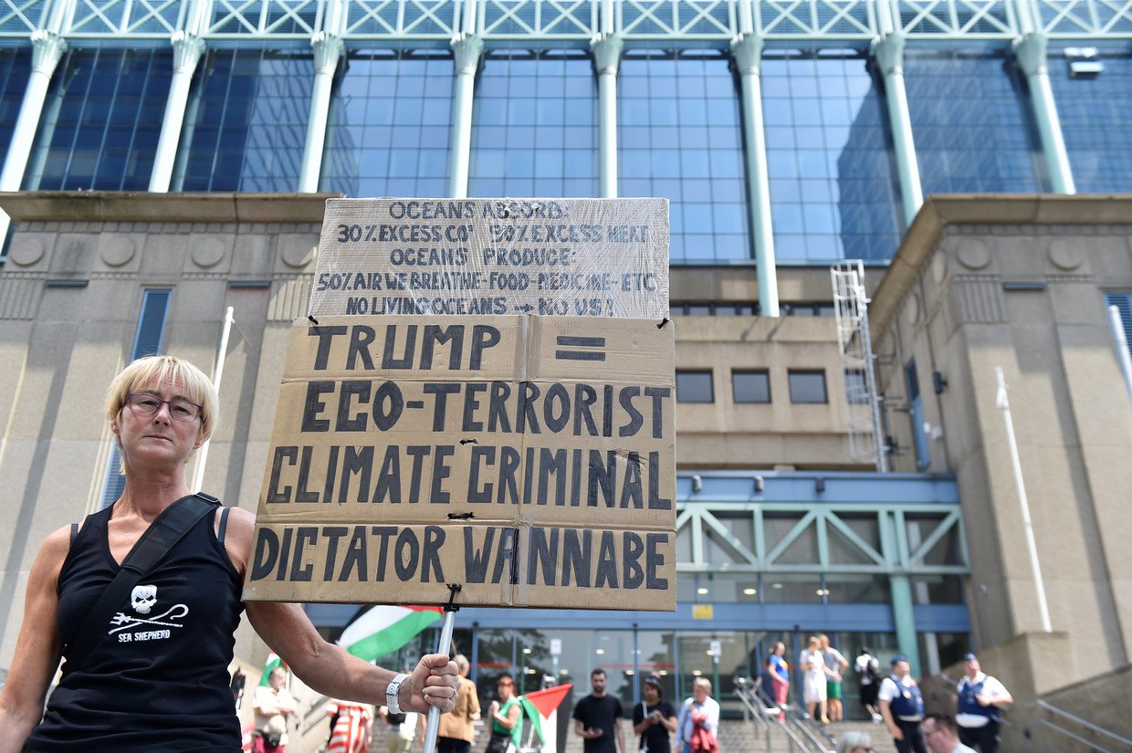 Belgas realizam protesto contra aquecimento global