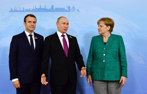 Putin conversou com Merkel e Macron sobre provocação da Ucrânia