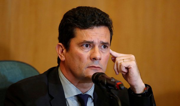 Moro tem obrigação de investigar ameaças que levaram Wyllys ao exílio