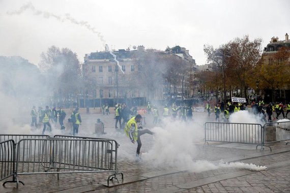 Protestos em Paris já deixaram mais de 100 presos e 20 feridos