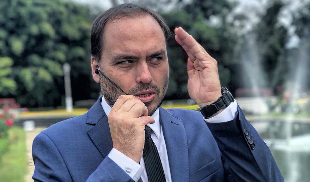 Ninguém vai investigar a denúncia de Carlos Bolsonaro?