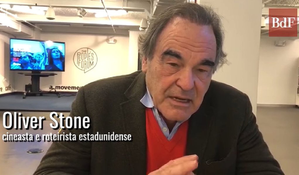 Oliver Stone manda recado aos brasileiros: resistam