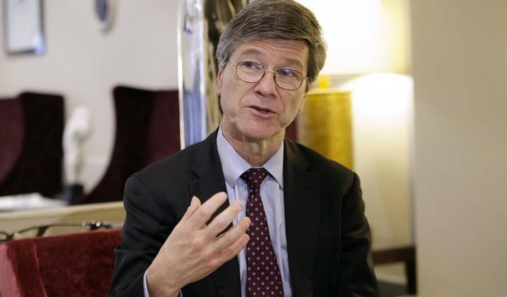 Política externa dos EUA está fadada ao fracasso, diz Sachs