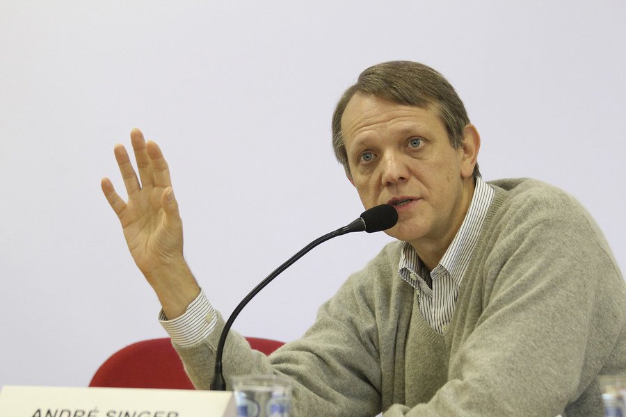 Eleições estão tomadas por estranho nevoeiro, diz André Singer