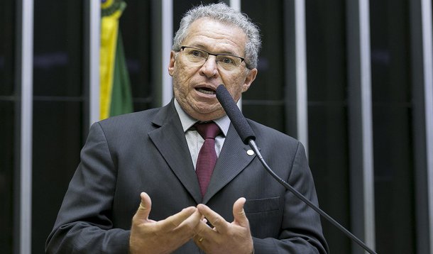 Assis quer aprovar PEC que aumenta repasse de recursos para municípios