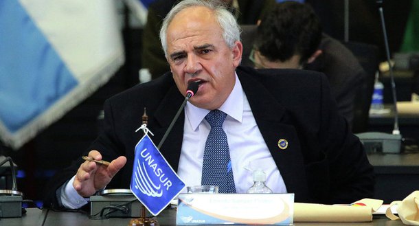 Ex-presidente colombiano adverte para perigo de confronto com Venezuela
