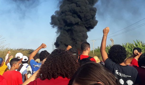 MST denuncia invasão da PM a acampamento no Ceará; há barricadas 