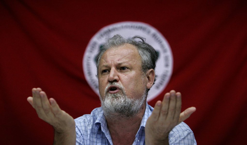 Stédile: "espero que a classe trabalhadora comece a se mexer"