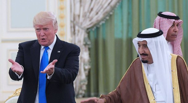 Trump mantém aliança com Arábia Saudita apesar de assassinato de jornalista