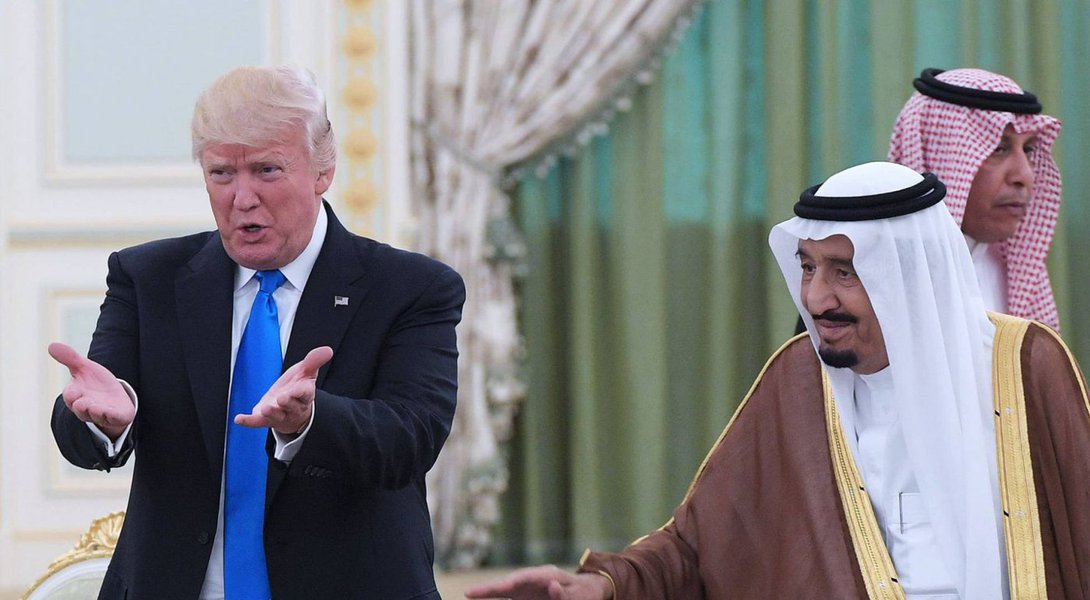 Trump mantém aliança com Arábia Saudita apesar de assassinato de jornalista