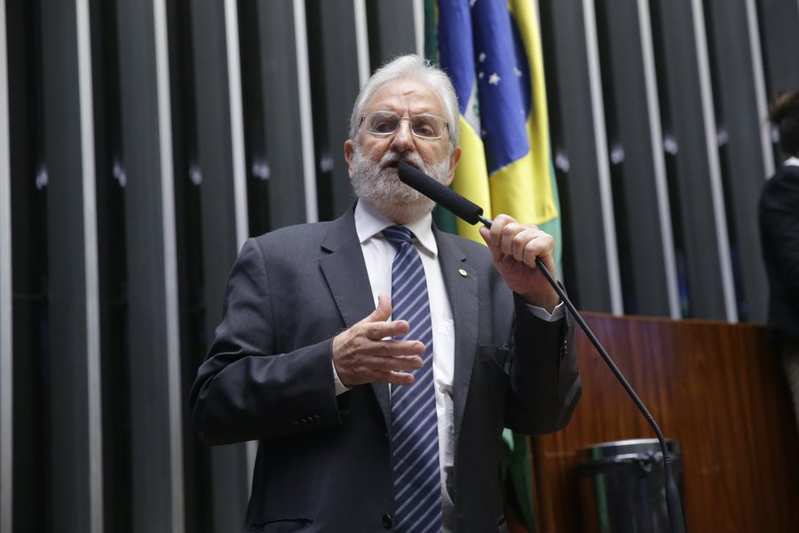 Valente sobre Bolsonaro: vergonha internacional