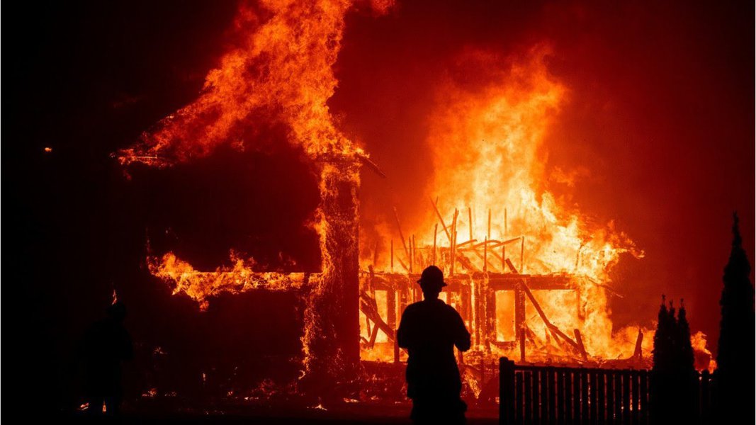 Mais de mil estão desaparecidos em incêndio florestal dos EUA