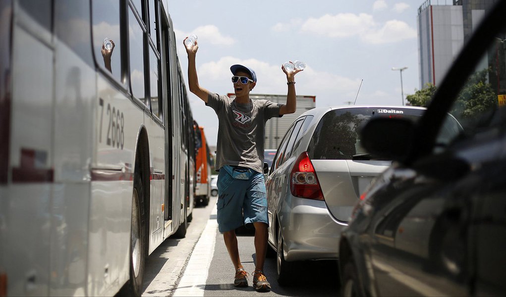 Informalidade de novos ocupados chega a 74%, mostra Dieese