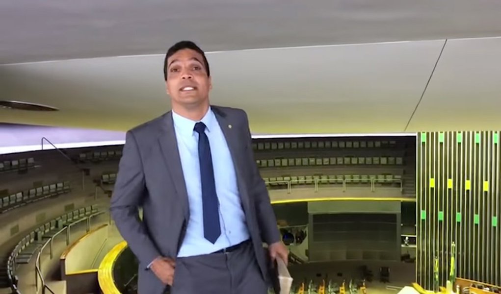 Daciolo, que virou 'ícone pop-político', faz aparição no Porta dos Fundos