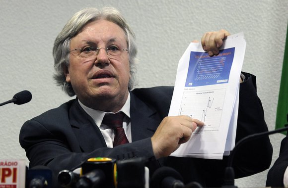 Privatização ‘branca’ na Petrobras precisa ser freada, afirma Ildo Sauer