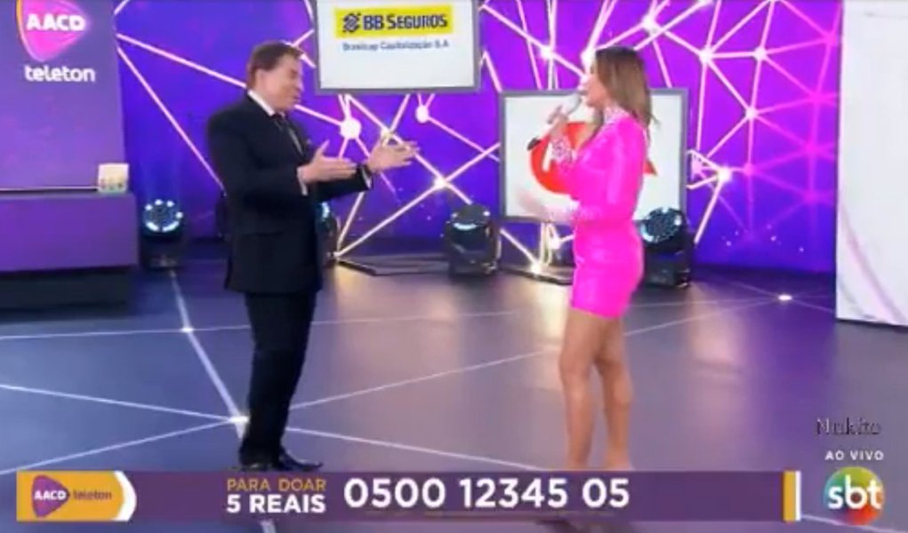 Depois de exaltar ditadura, Silvio Santos assedia Claudia Leitte