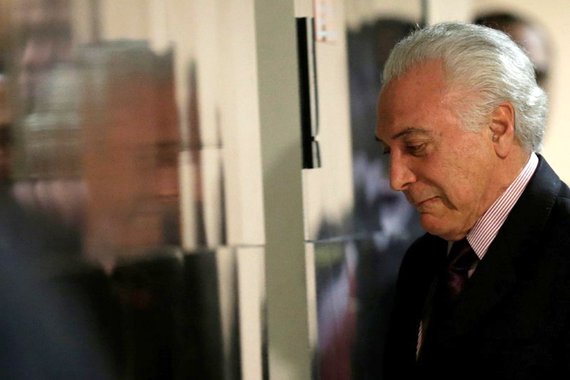 Candidatos brigam para não ter nome associado a Temer