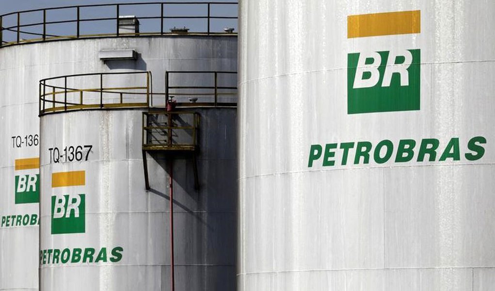 Petrobrás anuncia revisão de periodicidade de aumento de preços dos combustíveis