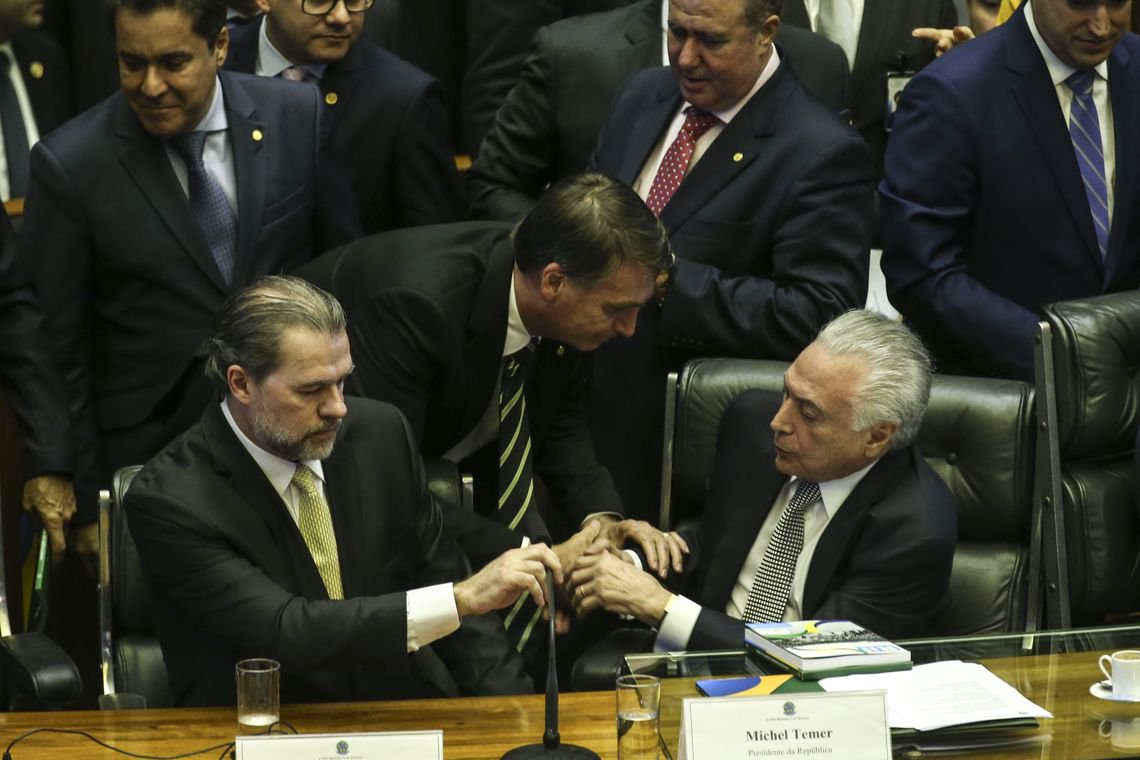 Reforma da Previdência vira jogo de empurra