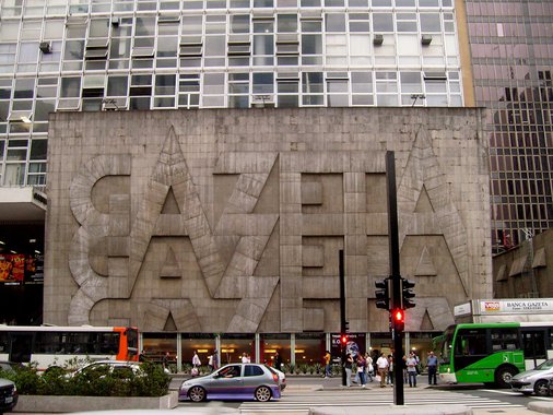Gazeta renova com Universal e praticamente extingue o jornalismo