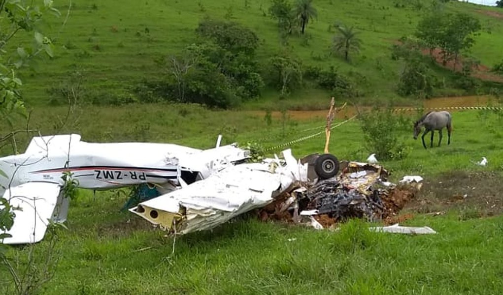 Acidente com avião deixa 4 mortos em Minas