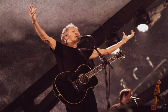 À meia noite Roger Waters pode ser preso