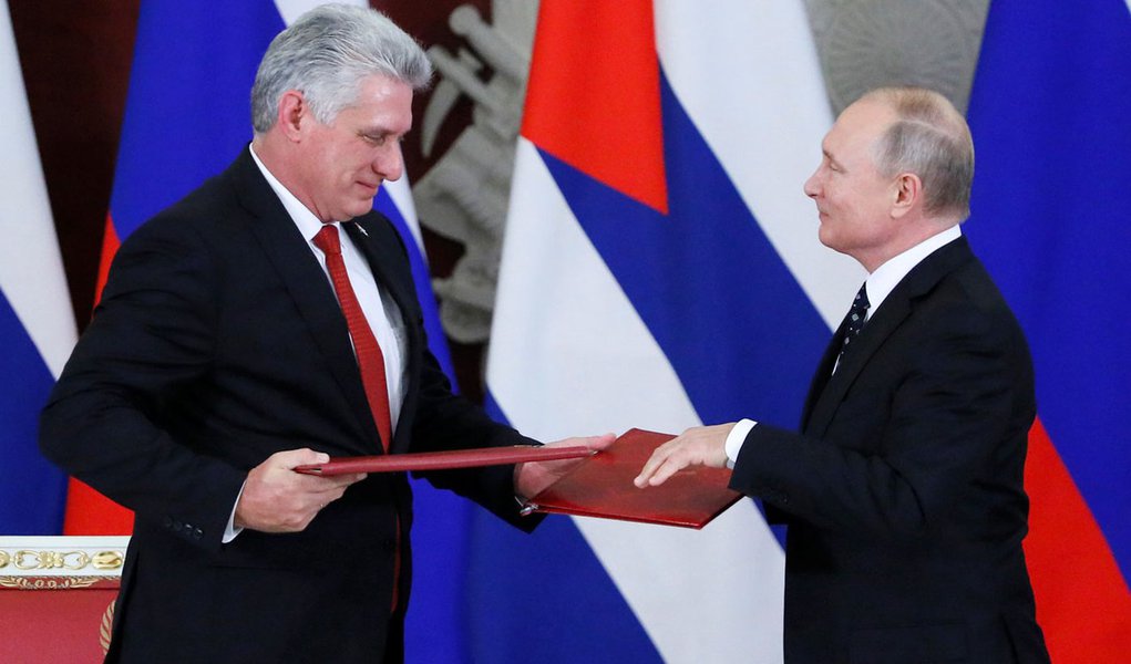 Díaz-Canel convida Putin para visitar Cuba em 2019