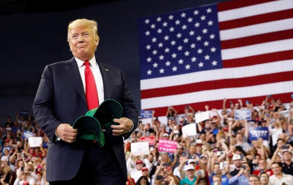 Trump promete combater "censura" a conservadores por empresas de redes sociais