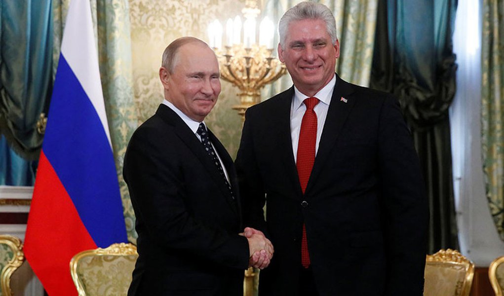 Putin promete ajuda a Cuba para modernização e reforma econômica