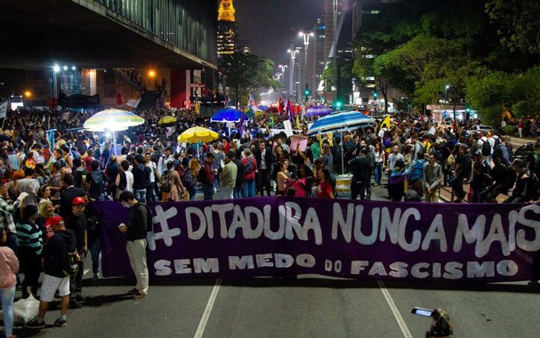 Manifestação contra Bolsonaro em São Paulo tem violência da PM 
