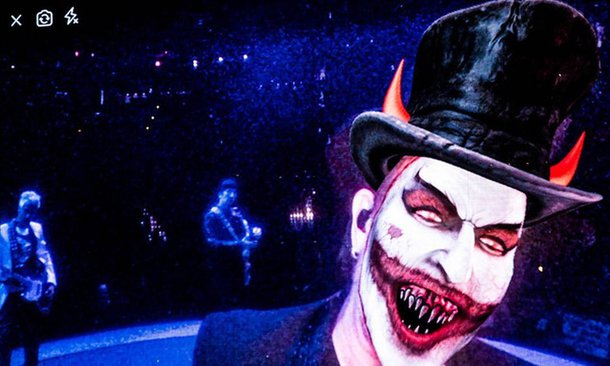 Brasil está prestes a trocar o carnaval por parada militar, diz Bono em show do U2