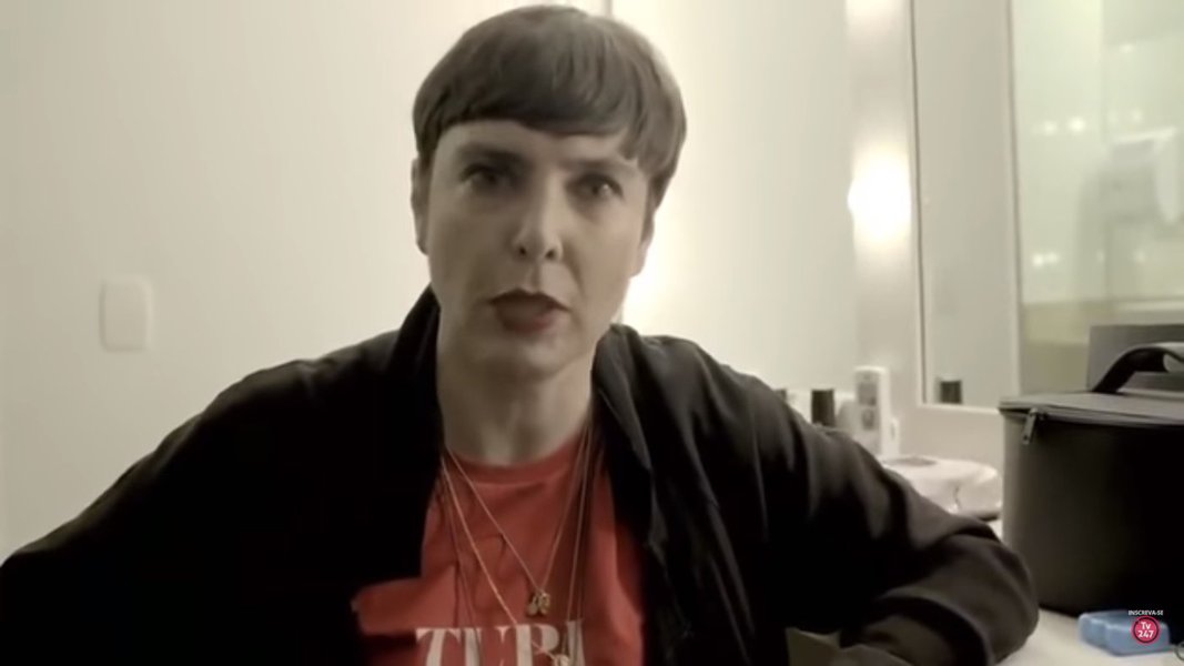 Adriana Calcanhoto: é hora de elegermos um professor