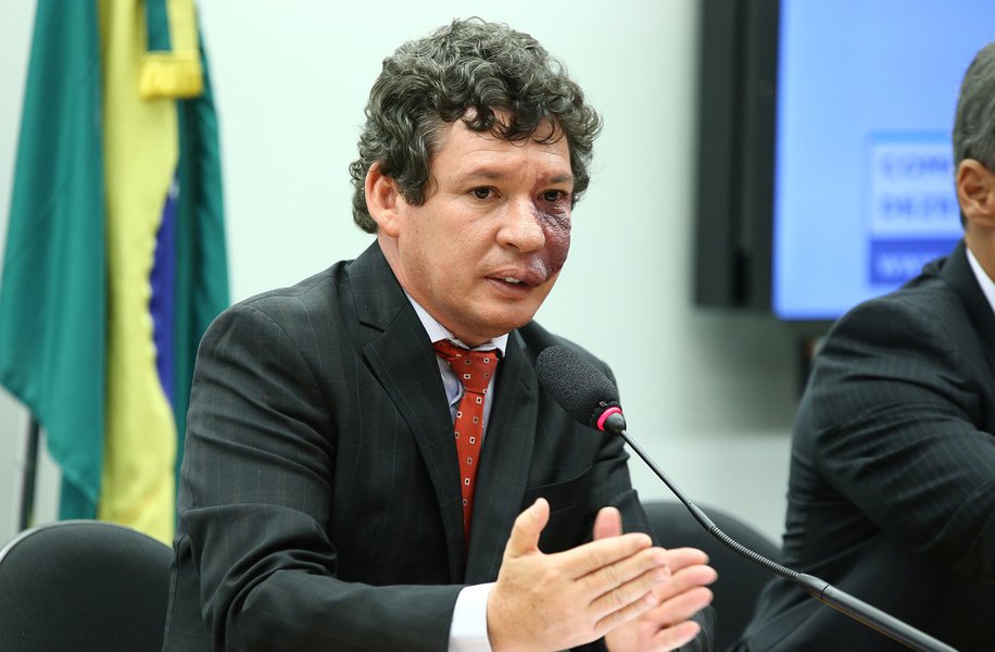 Deputado apresenta projeto para criminalizar fake news no País
