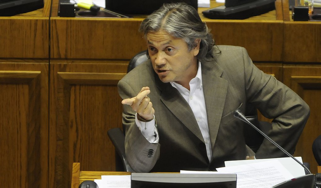 Contra fake news nas eleições, senador chileno cria Lei Bolsonaro