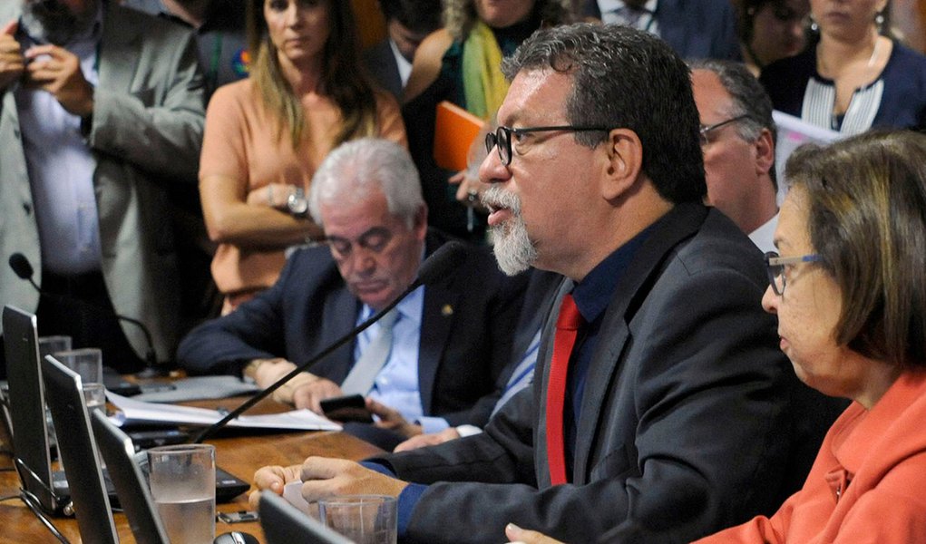 Comissão aprova prorrogação do apoio à Ford