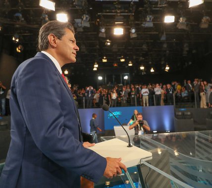 Se o fascista não vai ao debate, que se convide o povo