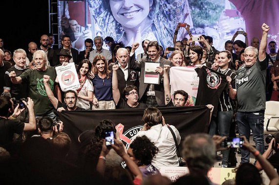 Torcidas organizadas esquecem rivalidade e declaram apoio a Haddad