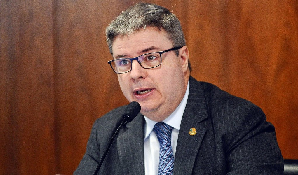 Fake news 'são coisas de pessoas com espírito ruim’, diz Anastasia