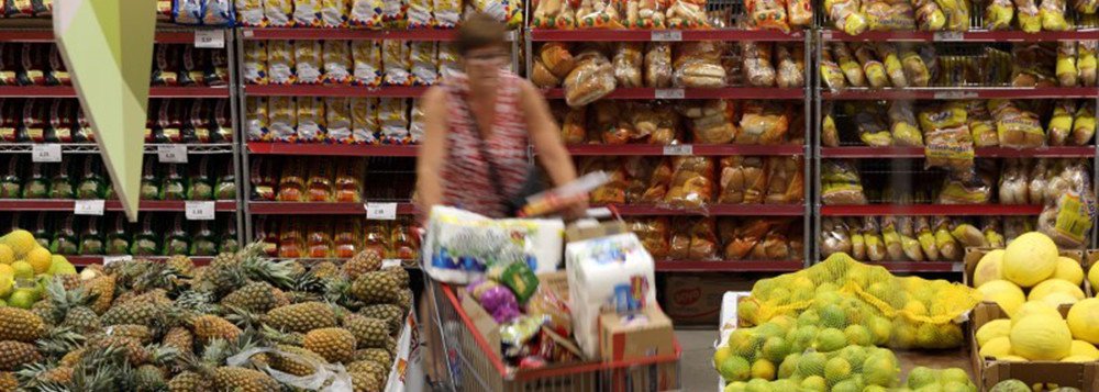 Brasileiro acredita que inflação ficará em 5,7% nos próximos 12 meses