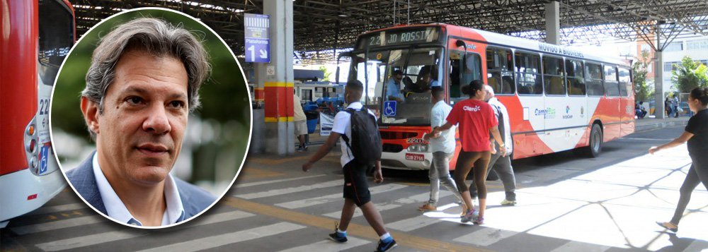 “A ditadura militar voltou”, diz guarda ao prender estudantes que panfletavam para Haddad