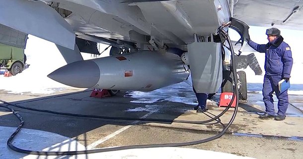Analista militar: frota dos EUA será afundada se tentar bloquear forças navais russas