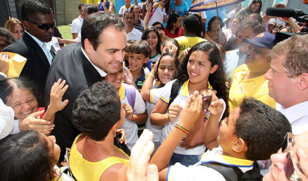 Paulo Câmara, do PSB, é reeleito governador de PE