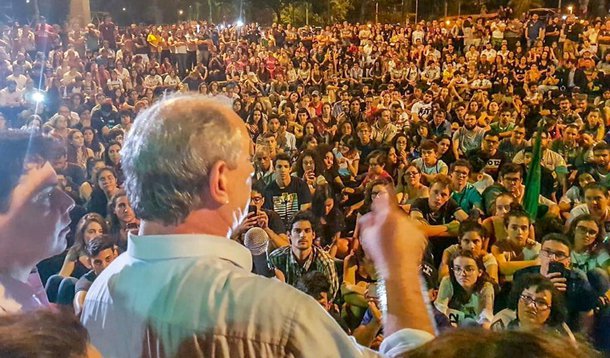 'Não posso deixar o Brasil cair na mão do fascismo', diz Ciro